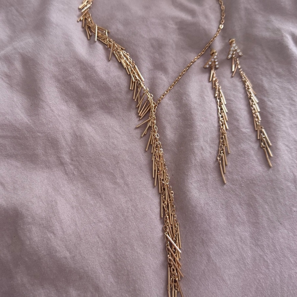Elegant Gold Necklace and Earring Set